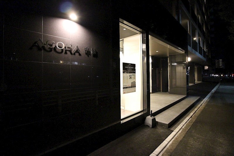 AGORA中原 高級感のある入り口です。