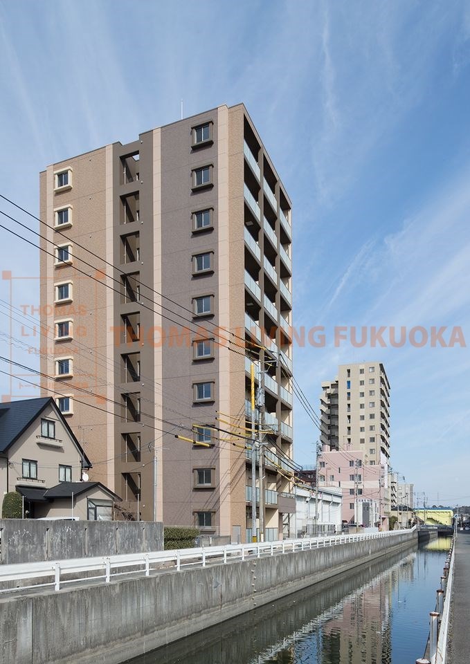 City Court 折尾 南にも北にも出られる便利なエントランスです。