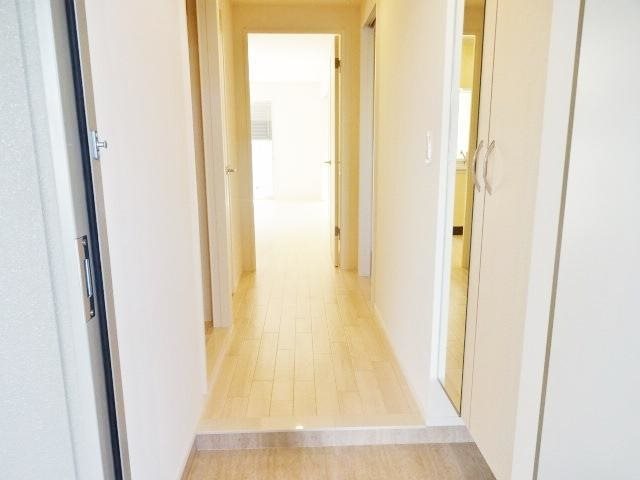 レムリア   玄関