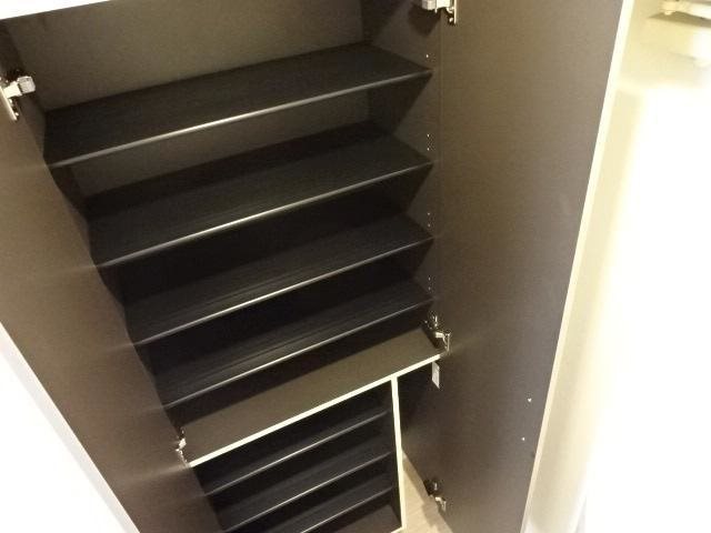 レムリア   シューズボックス