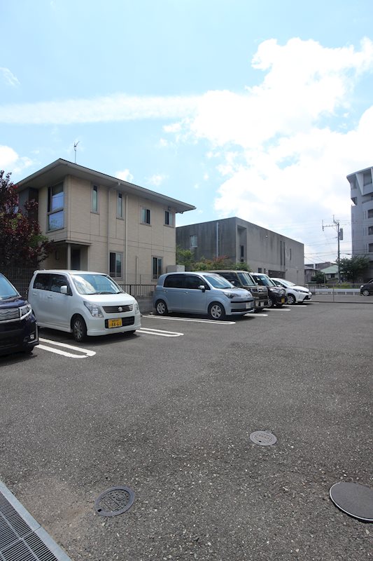 ラ　ジュネス下曽根 駐車場