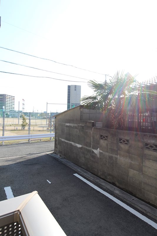 リスクール公園前　A棟 バルコニーの前が駐車場です