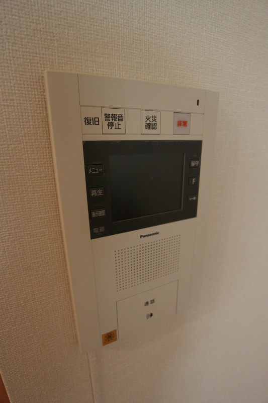 アスティー小町 来客者の確認が出来て安心のモニター付きインターホンです。