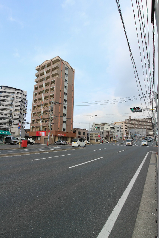 アスティー小町 明るい大通り沿いで安心のお暮らしです。