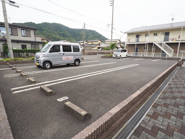 フォンテーヌ 駐車場