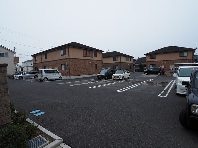 ヴィラージュ波風　B棟 駐車場
