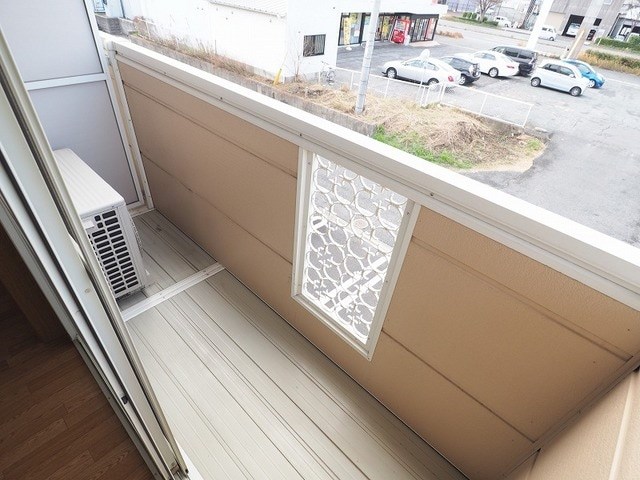 レグルスNana ※写真はサンプルです。バルコニーも完備