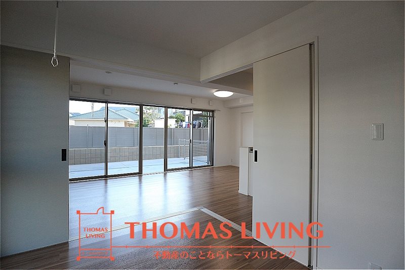 ドエルコート鴨生田 リビング横洋室です。