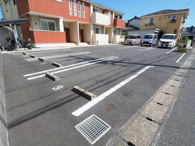 ソレアード中曽根　E棟 駐車場