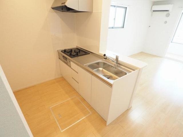 ピース　B棟 人気のカウンターキッチン、3口コンロ付です。