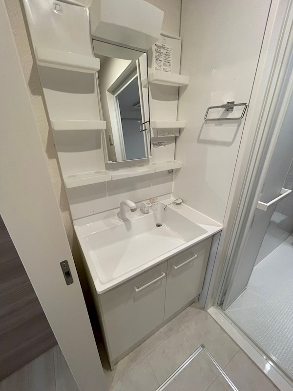 D-roomグランヴィア行事  シャワー付き洗面台