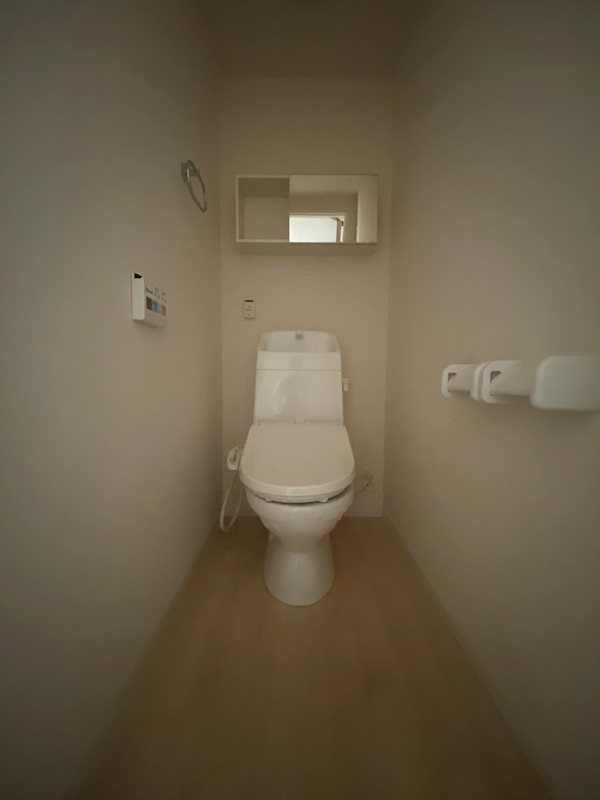 グローリアス行橋Ⅳ  ※別号室の写真です。温水便座付き