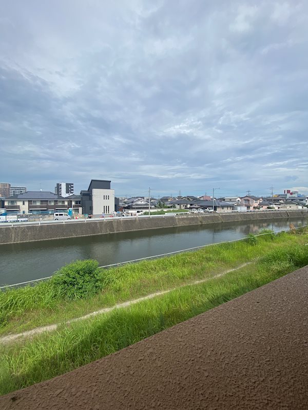 グローリアス行橋Ⅳ  ※別号室の写真です。風通しが良いです