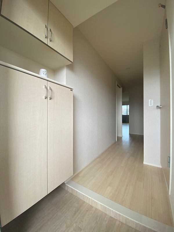 グローリアス行橋Ⅳ  ※別号室の写真です。たくさん靴が収納できますね♪