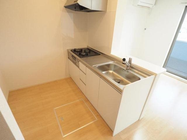ピース　A棟 人気のカウンターキッチン、3口コンロ付です。