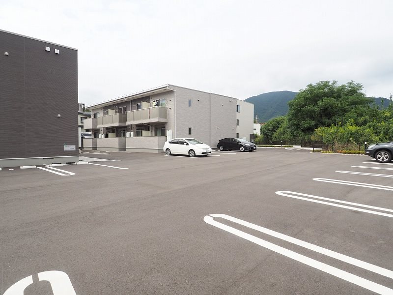J・サクレ葛原Ⅰ 駐車場