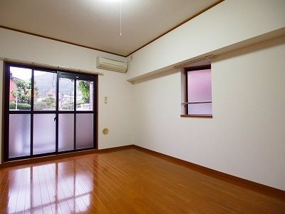 フリーアメニティONE 二面採光で明るいリビングです。