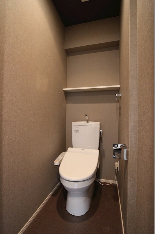 ガーデンコート SUNATSU 温水洗浄便座付きです。