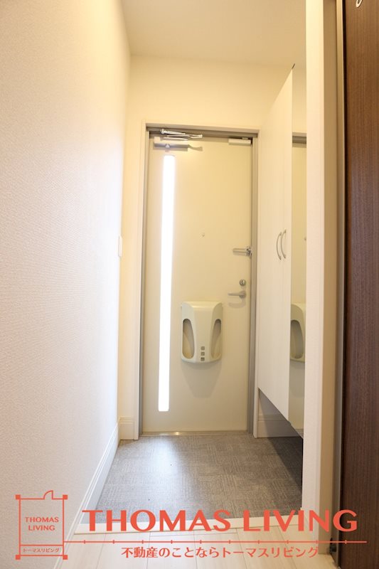 プレミールAsagiri 玄関収納の下にもスペースがあり、広めの玄関です。