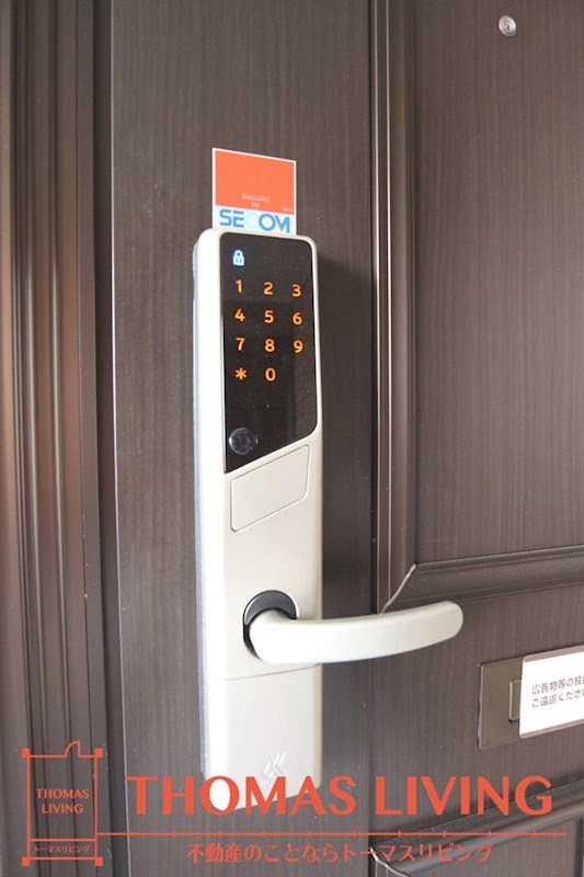 クレール塚の原 C棟  玄関は電子ロックです。