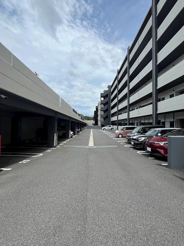 ロイヤル光貞台 駐車場