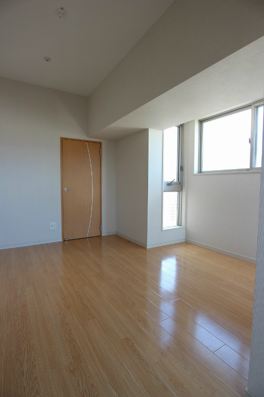 ウイングス三萩野 自然光も入る明るいお部屋です。