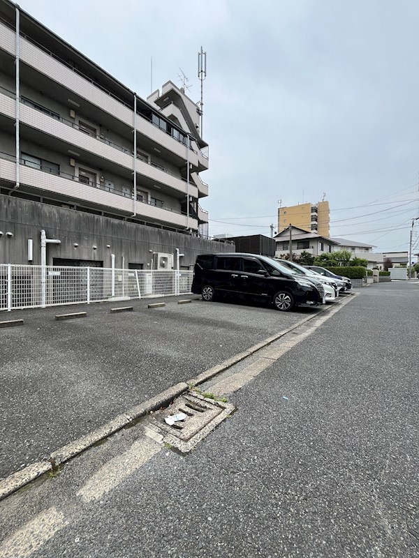 学園台ビル 駐車場