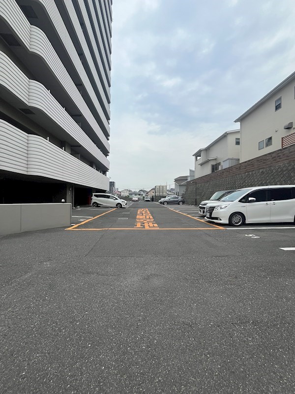 グランドパレス・グラリッシュ浅川 駐車場