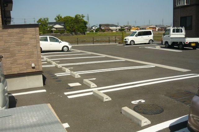 ボヌール美夜古泉　A棟 駐車場