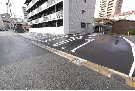 サンクレシア戸畑駅前 平置きで確保可能です。