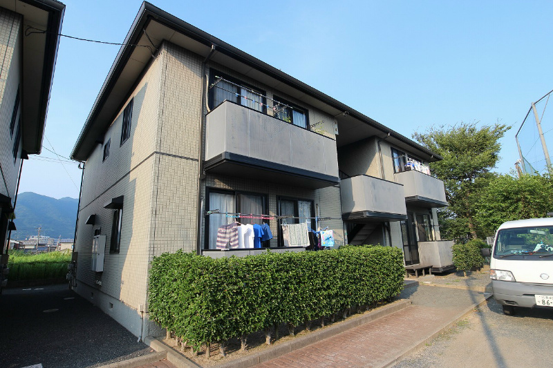 グランディール・86　C棟 小・中学校も近くお子様の通学にも安心ですね。