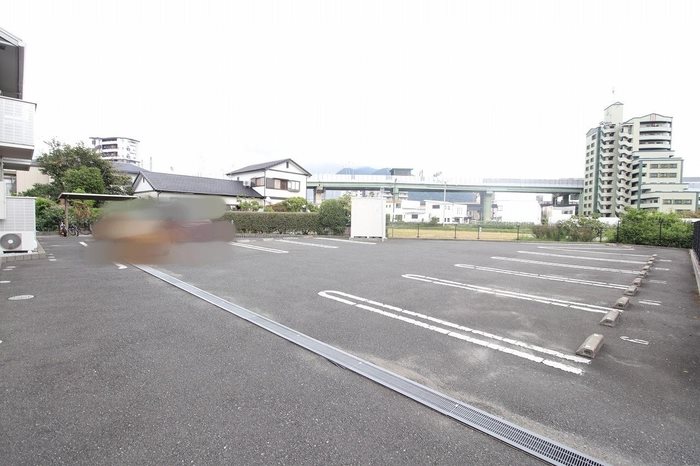 メルヴェーユ下城野 駐車場