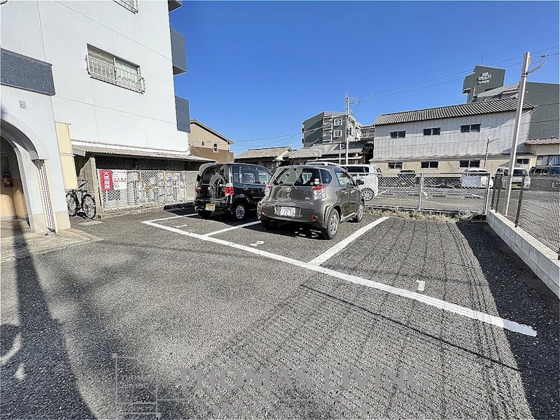 グランジャルダン 駐車場