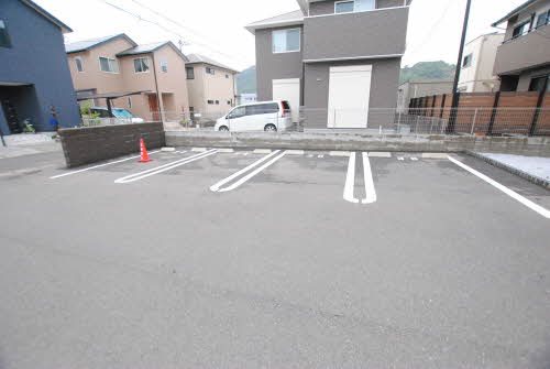 グリーントリニティー　B棟 ※同タイプの写真になります。　駐車場2台付き
