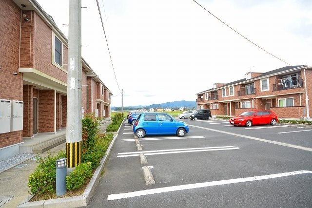 シャルマン杉　Ｃ棟  駐車場