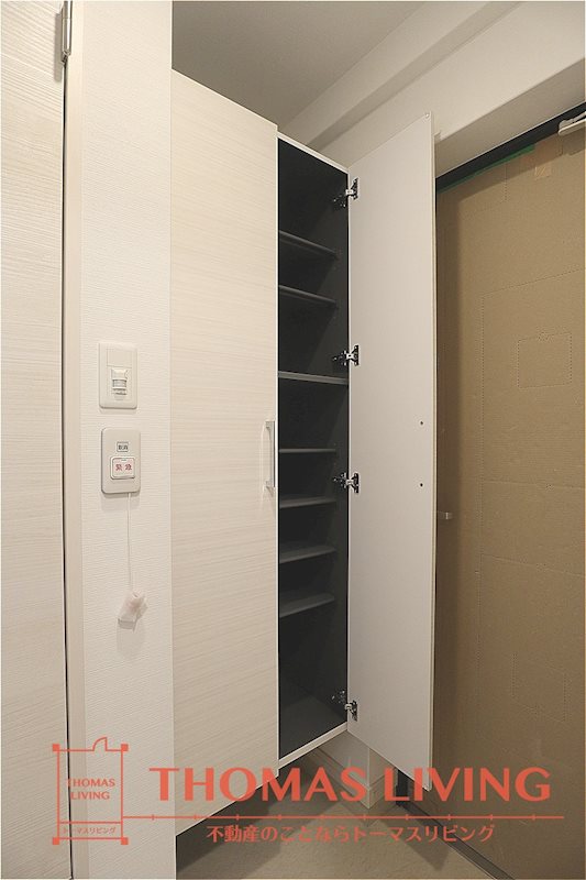 福岡県北九州市戸畑区新池１丁目 容量たっぷりなシューズBOXです。