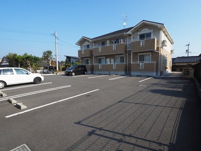 Sone Apartment　A棟 駐車場
