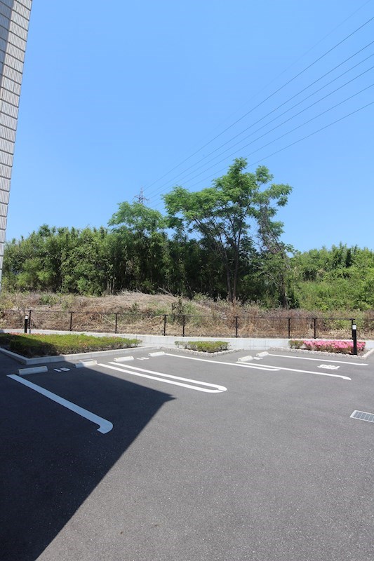 J・サクレ葛原Ⅲ 駐車場