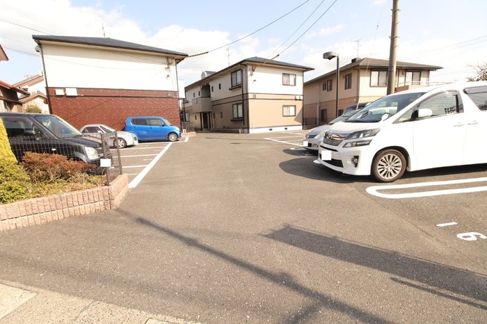 ガーデンヒルズ　B棟 駐車場