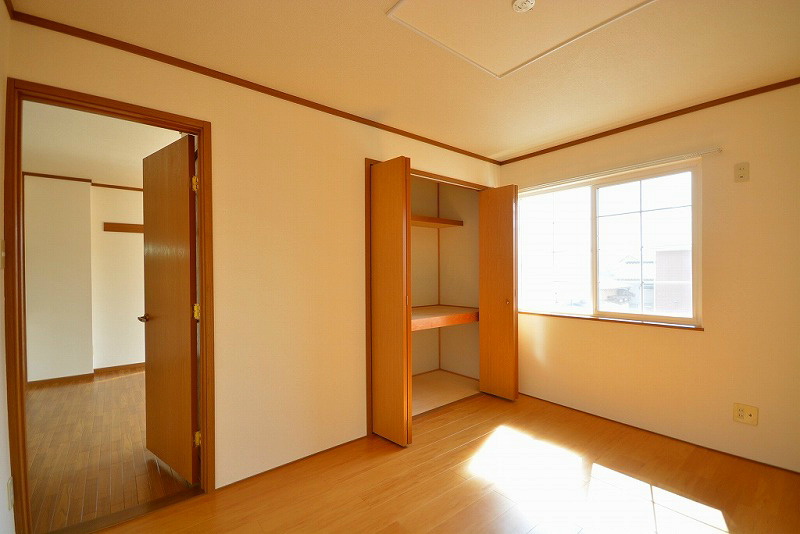 クレストール中曽根東　Ａ棟 収納も多くて便利なお部屋です。