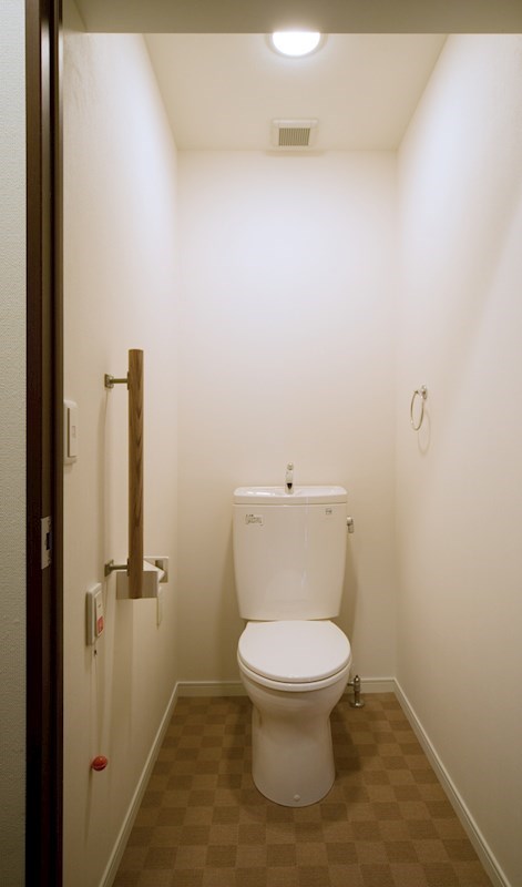 クラシオン木町アネックス 広々としたトイレですね。