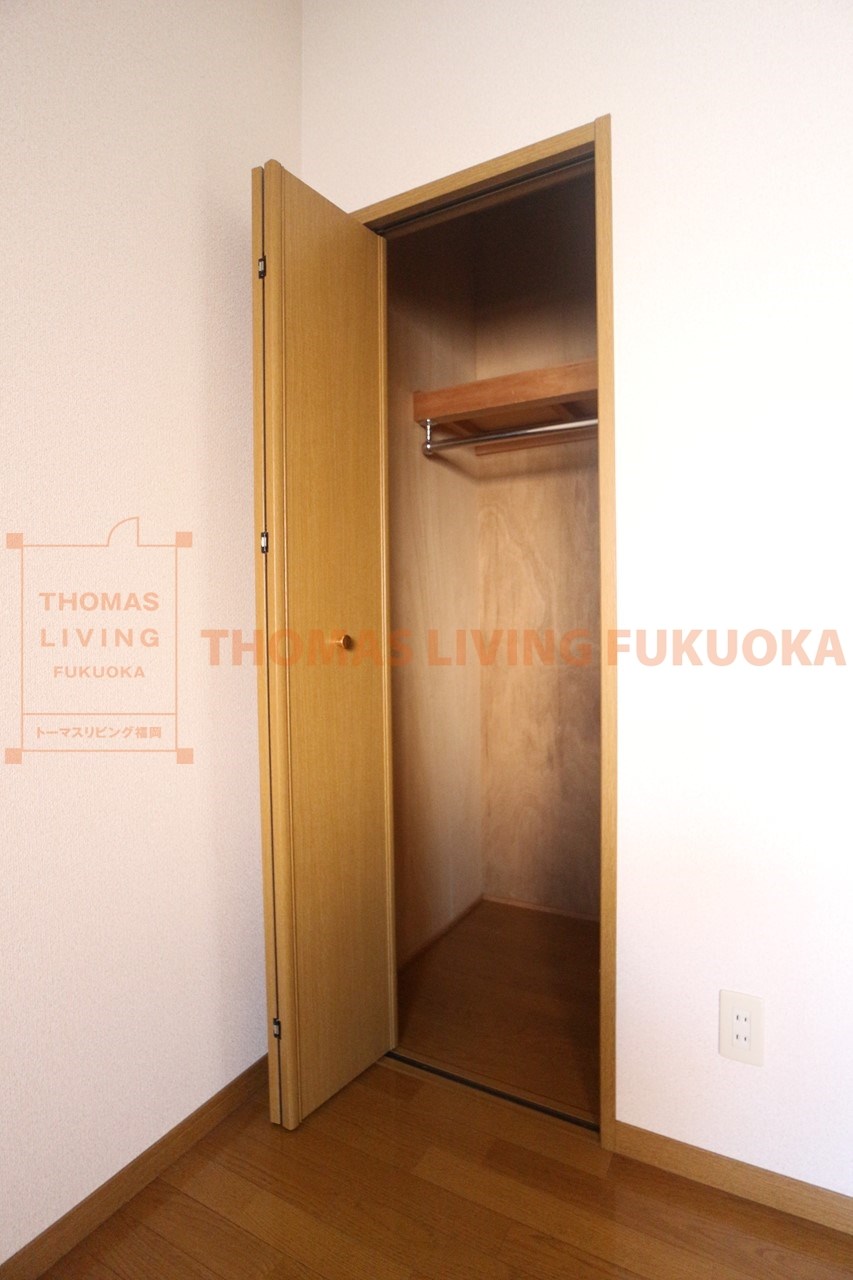 フラワースポット 収納スペースが多いので、荷物が多い方も安心です。