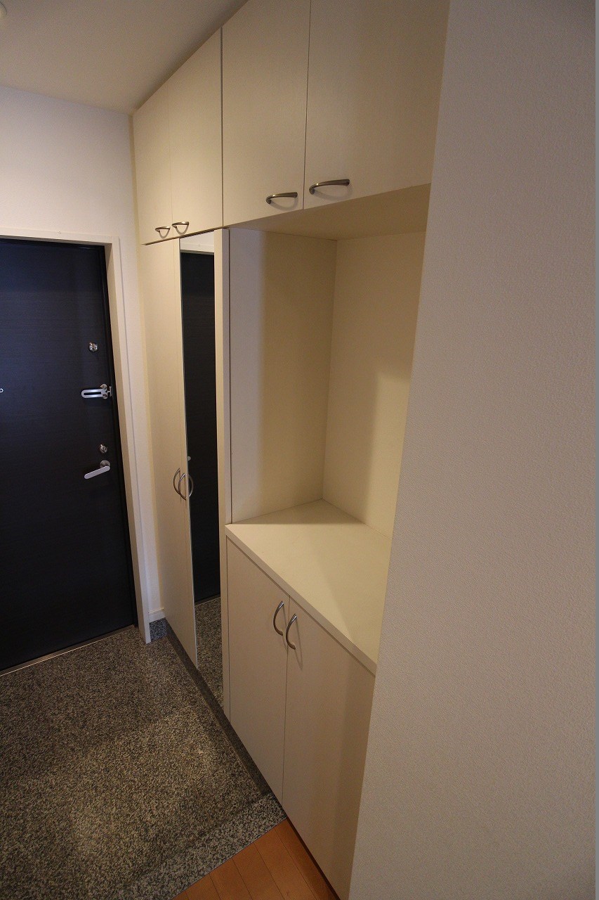 シャトレ大手町　S棟 玄関回りの収納たくさん