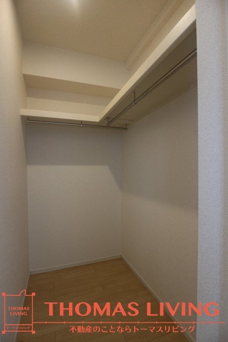 カーサセレーノ A棟 大容量のウォークインクローゼットです。