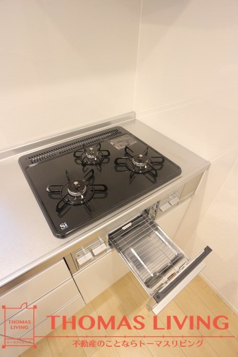 カーサセレーノ A棟 3口コンロ・グリル付きです。