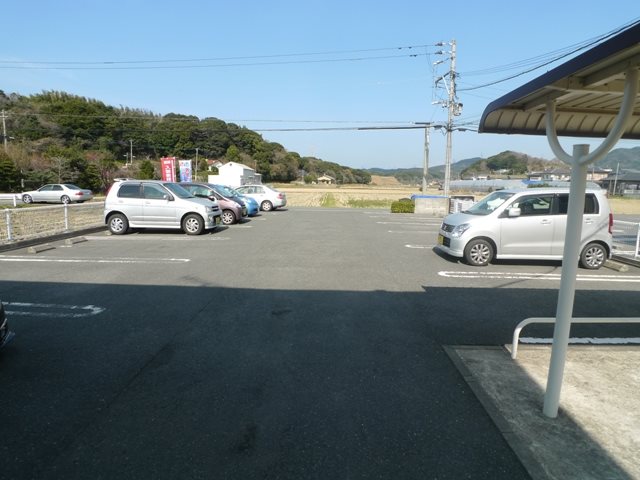 ヴィブレARITA 駐車場