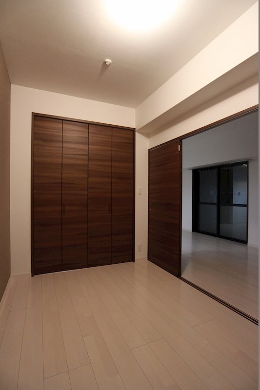 THE SQUARE Grand　Residence 寝室の広さもあり、大き目のベッドも置けます。