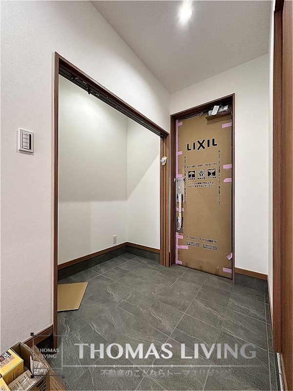 岡田町戸建て A棟 玄関