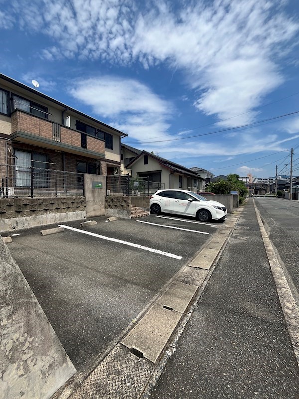 ウィルコート本城 駐車場