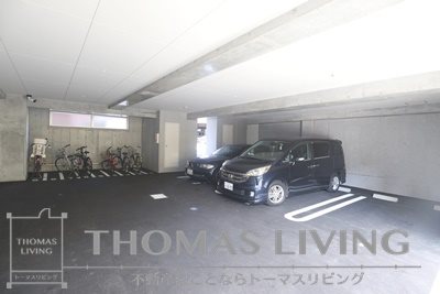 インフィールド枝光   駐車場